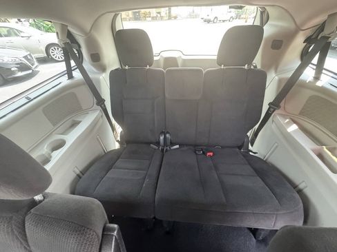 Used 2014 Chrysler Town & Country Touring w/ Driver Convenience Group FWD image 27