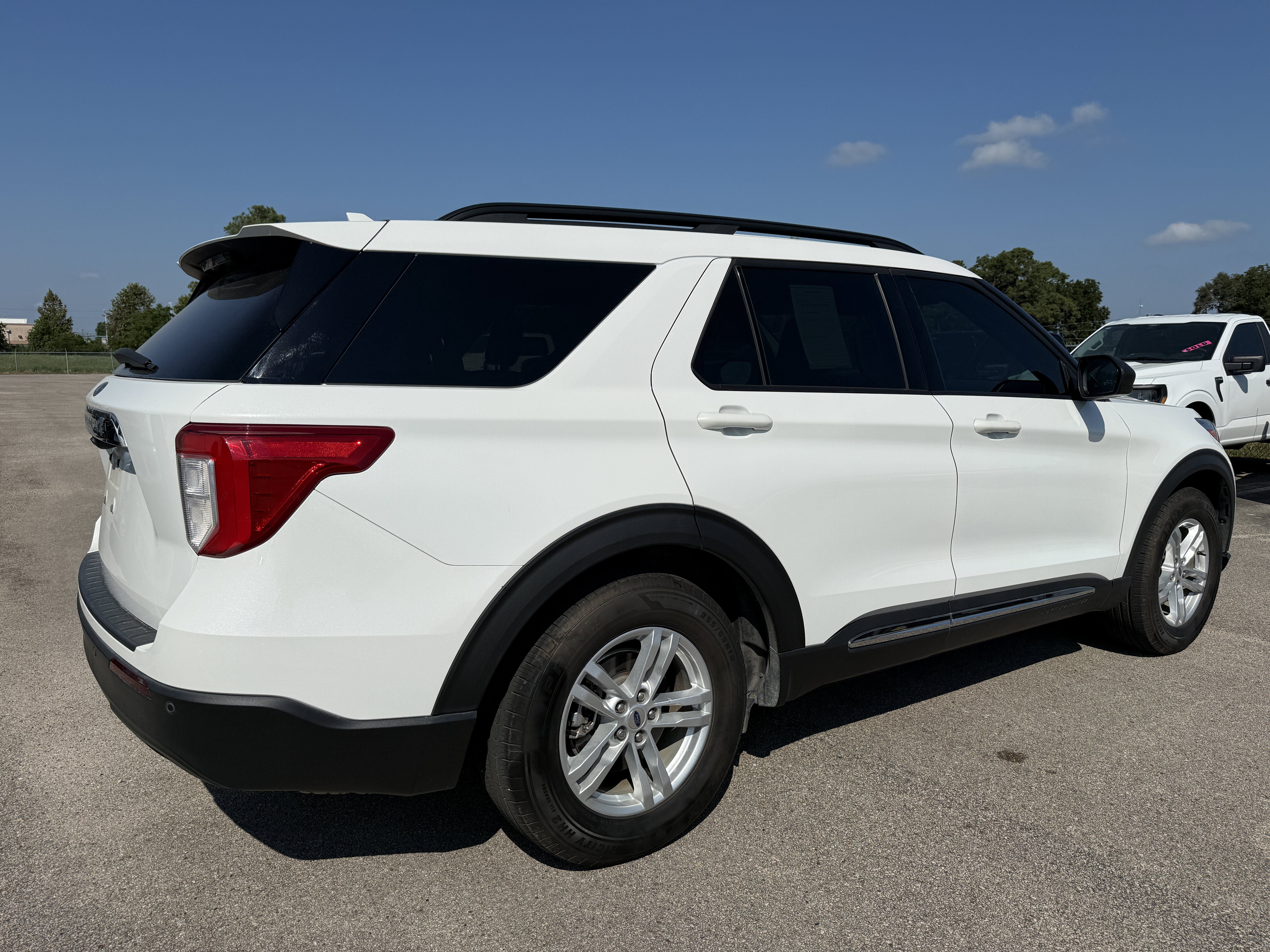 Used 2023 Ford Explorer XLT RWD image 2
