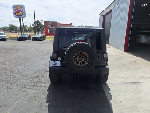 Used 2014 Jeep Wrangler Unlimited Rubicon w/ Connectivity Group AWD/4WD image 7