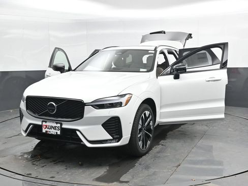 New 2026 Volvo XC60 B5 Plus w/ Climate Package AWD/4WD image 44