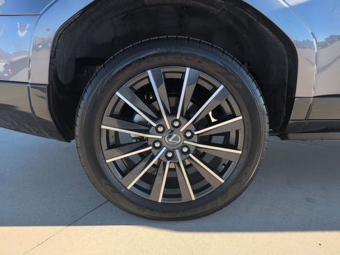 Used 2024 Lexus GX 550 w/ Accessory Package (2T) image 13