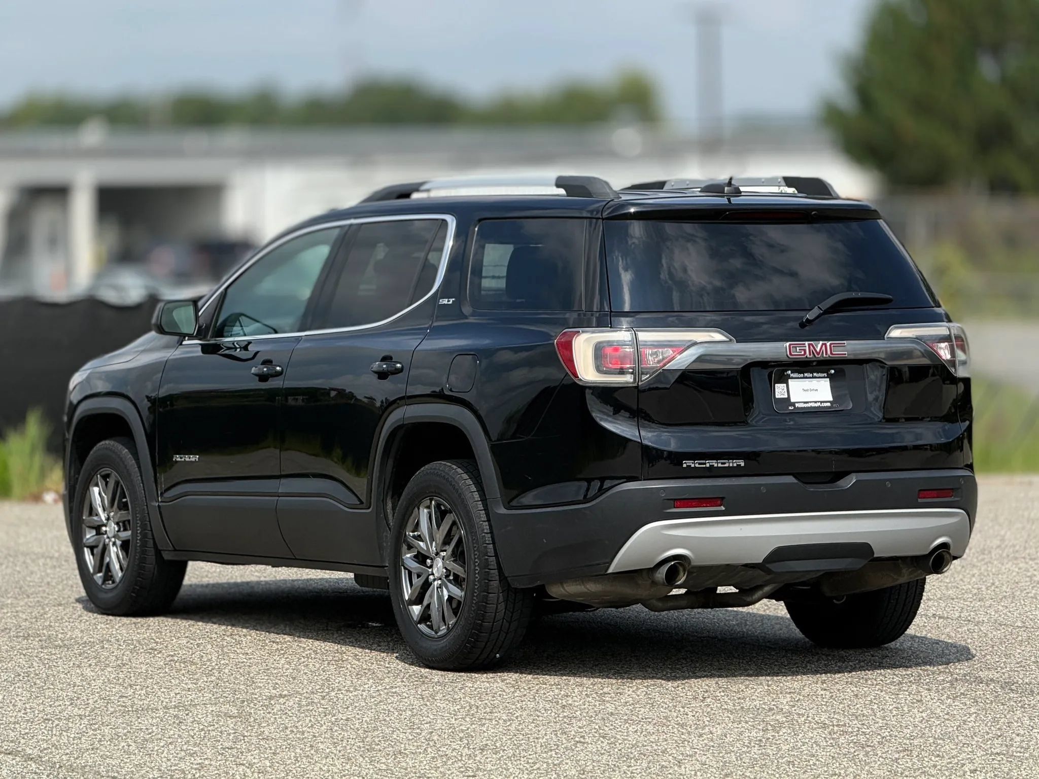 Used 2017 GMC Acadia SLT w/ LPO, Black Accent Package FWD image 10