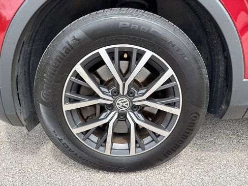 Used 2020 Volkswagen Tiguan SE w/ Panoramic Sunroof Package FWD image 11