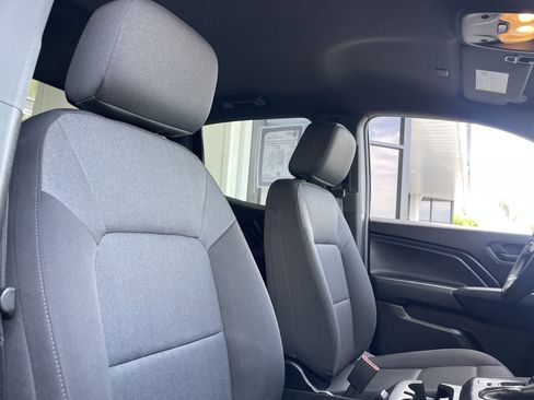 Used 2024 Chevrolet Colorado W/T RWD image 18