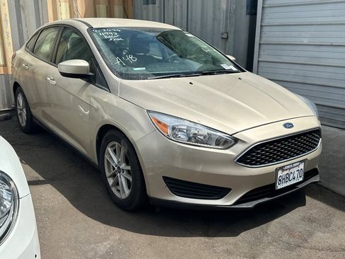 Used 2018 Ford Focus SE FWD image 2