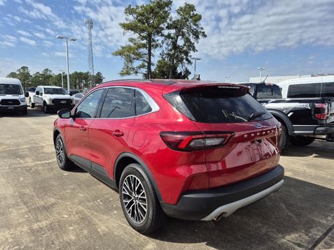 Certified 2023 Ford Escape SE w/ PHEV Premium Package image 4