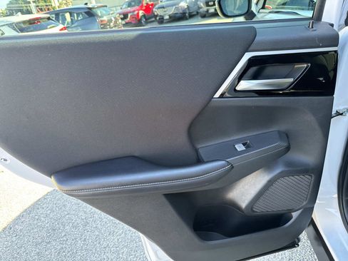 Used 2022 Mitsubishi Outlander ES image 9