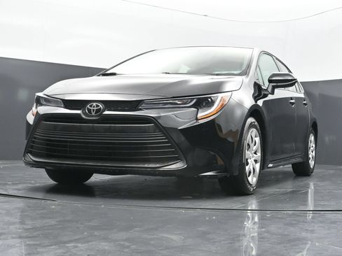 Used 2026 Toyota Corolla LE FWD image 35