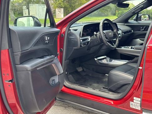 Used 2025 Cadillac Lyriq Luxury w/ LPO, Floor Liner Package AWD/4WD image 13
