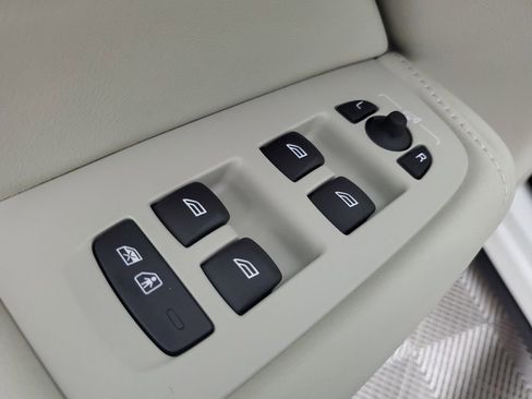 Used 2026 Volvo XC60 B5 Ultra w/ Protection Package Premier image 22