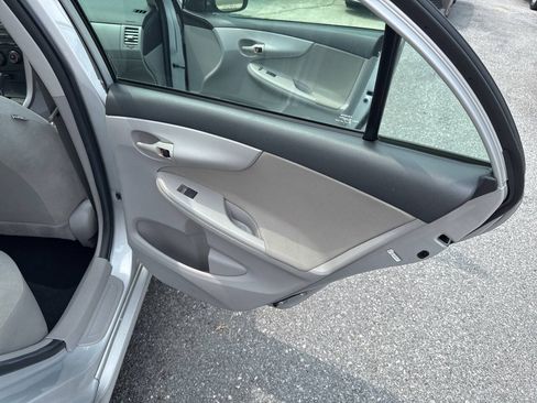 Used 2013 Toyota Corolla L FWD image 14
