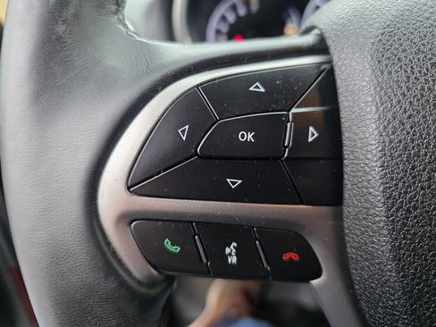 Used 2018 Jeep Grand Cherokee Laredo image 21