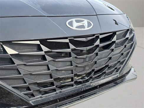 Used 2022 Hyundai Elantra SEL image 9