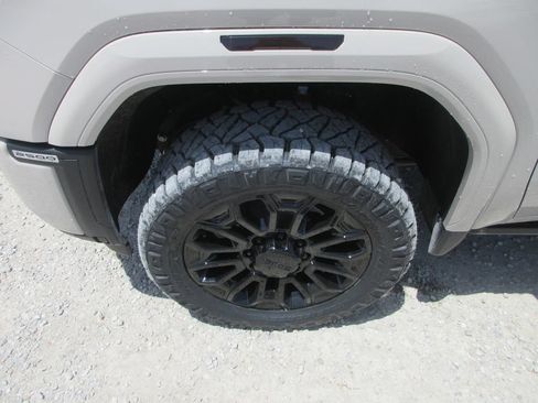 New 2026 GMC Sierra 2500 AT4 w/ AT4 Premium Plus Package AWD/4WD image 13