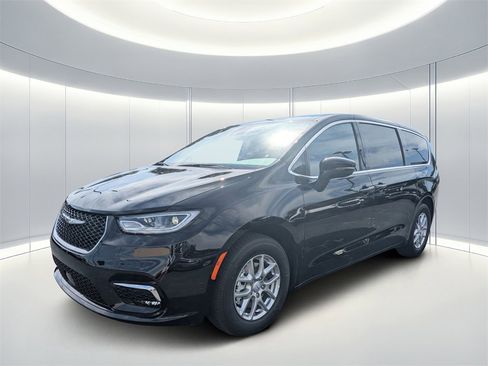 New 2026 Chrysler Pacifica Select image 7
