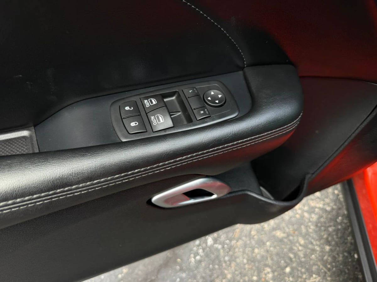Used 2016 Dodge Challenger R/T Scat Pack w/ Leather Interior Group RWD image 34