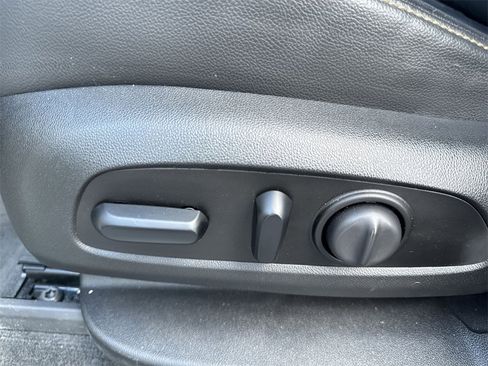 Used 2021 Chevrolet Traverse Premier image 18