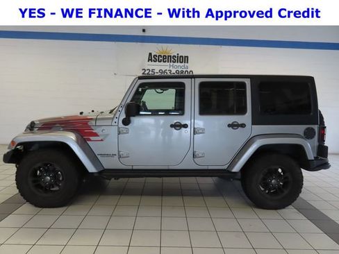 Used 2017 Jeep Wrangler Unlimited Sahara AWD/4WD image 3