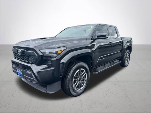 Certified 2025 Toyota Tacoma TRD Sport w/ TRD Sport Premium Package AWD/4WD image 2