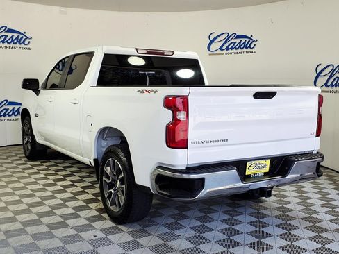 Used 2022 Chevrolet Silverado 1500 LT AWD/4WD image 2