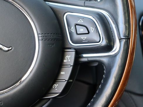 Used 2018 Jaguar XJ R-Sport image 17