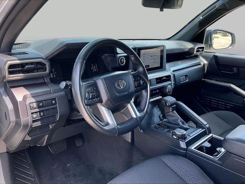 Used 2025 Toyota 4Runner SR5 AWD/4WD image 17