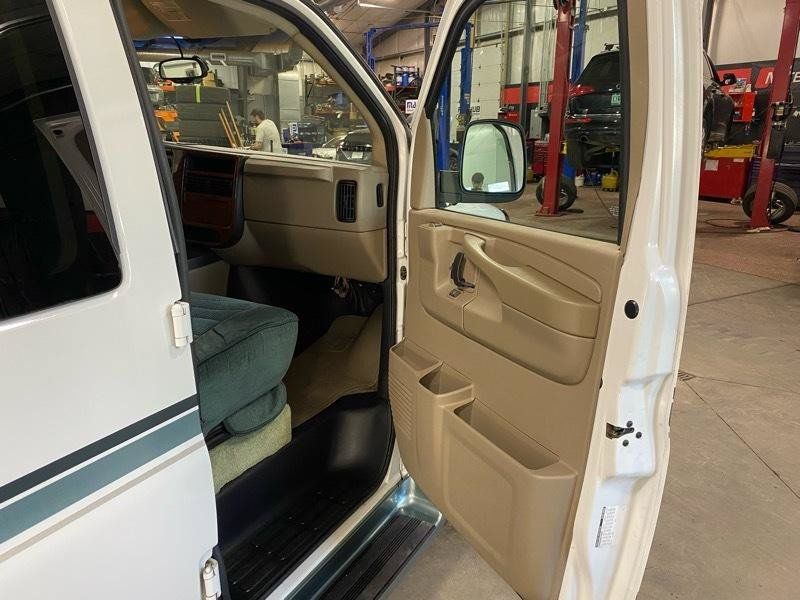 Used 2003 Chevrolet Express 3500 Extended RWD image 15
