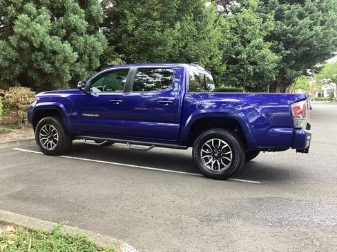 Certified 2023 Toyota Tacoma TRD Sport w/ TRD Premium Sport Package AWD/4WD image 8