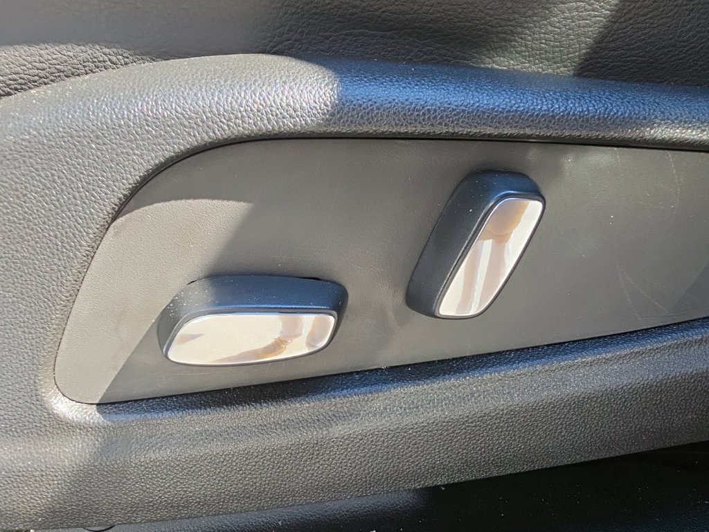 Used 2025 Cadillac XT6 Luxury FWD image 14