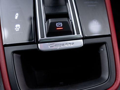 Used 2022 Porsche Cayenne Coupe AWD/4WD image 29
