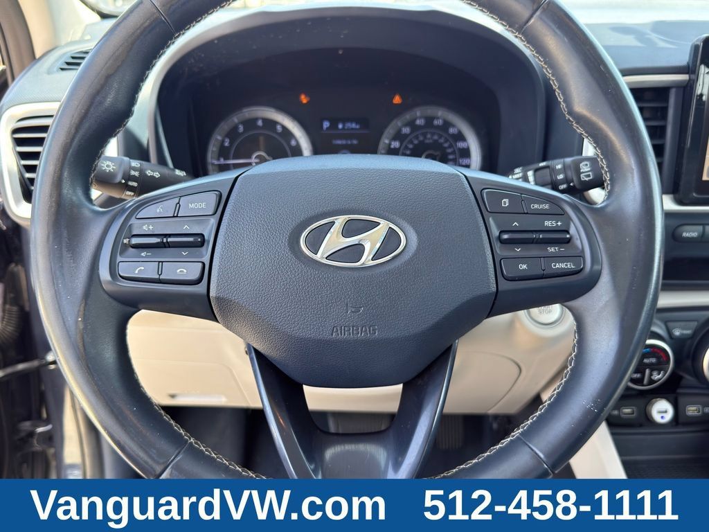 Used 2022 Hyundai Venue Limited FWD image 21