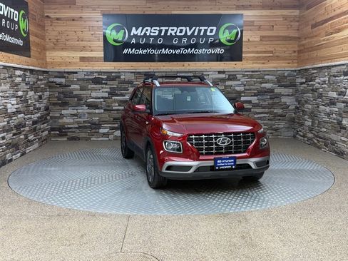 Used 2024 Hyundai Venue Limited image 2