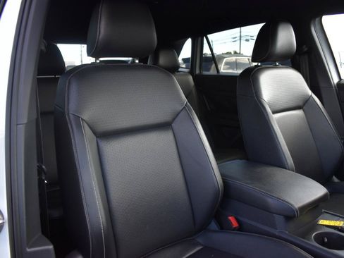 Used 2020 Volkswagen Atlas Cross Sport SE FWD image 30