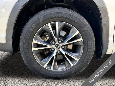 Used 2018 Toyota Highlander LE AWD/4WD image 8