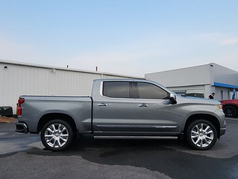 Used 2024 Chevrolet Silverado 1500 High Country w/ High Country Premium Package AWD/4WD image 6