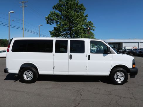 Used 2025 Chevrolet Express 3500 LS RWD image 12