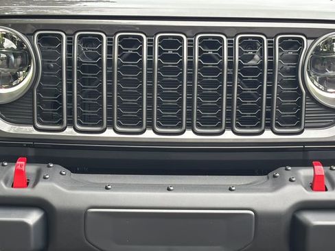 Certified 2025 Jeep Gladiator Rubicon w/ Convenience Group AWD/4WD image 24