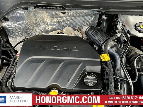 Used 2025 Chevrolet Trax RS w/ Sunroof Package FWD image 31