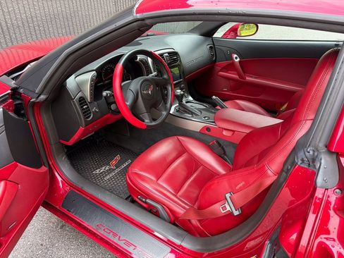 Used 2005 Chevrolet Corvette Coupe w/ Preferred Equipment Group RWD image 10