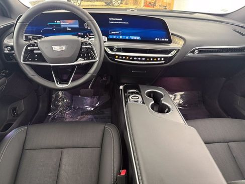 Used 2025 Cadillac Lyriq Luxury RWD image 16
