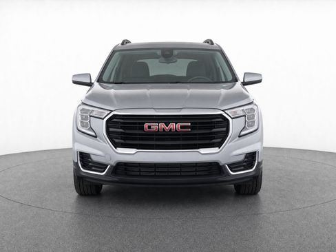 Used 2024 GMC Terrain SLE w/ Driver Convenience Package FWD image 8