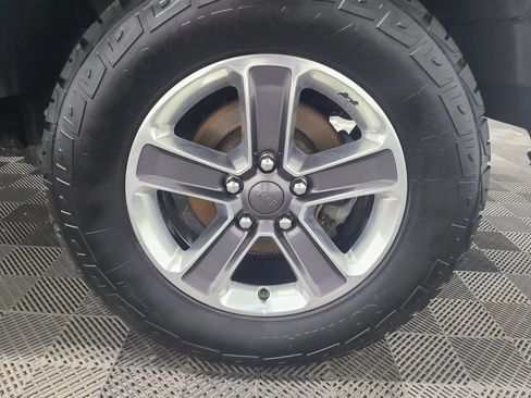 Used 2020 Jeep Wrangler Unlimited Sahara AWD/4WD image 17
