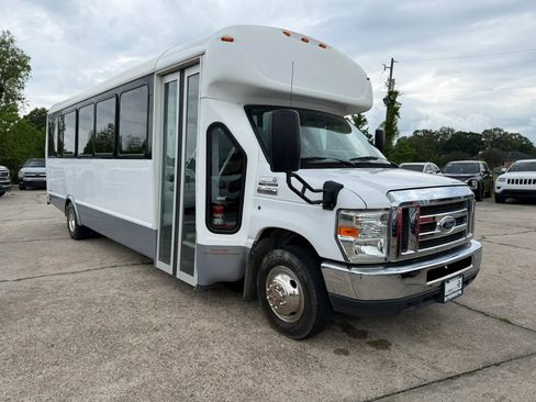 Used 2016 Ford E-450 and Econoline 450 Super Duty w/ Shuttle Bus Prep Package RWD image 7