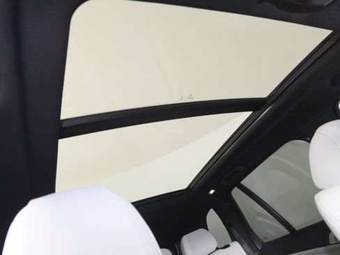 Used 2023 BMW X5 sDrive40i w/ M Sport Package image 11