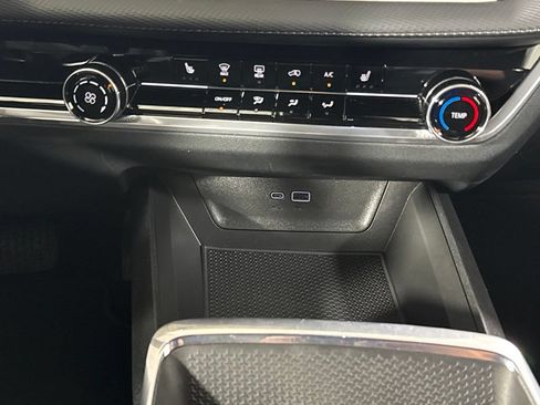 Used 2025 Chevrolet Equinox LT AWD/4WD image 24