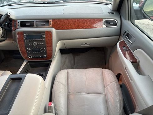 Used 2008 Chevrolet Suburban LT w/ LT Preferred Equipment Group image 18
