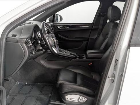Used 2019 Porsche Macan AWD/4WD image 14