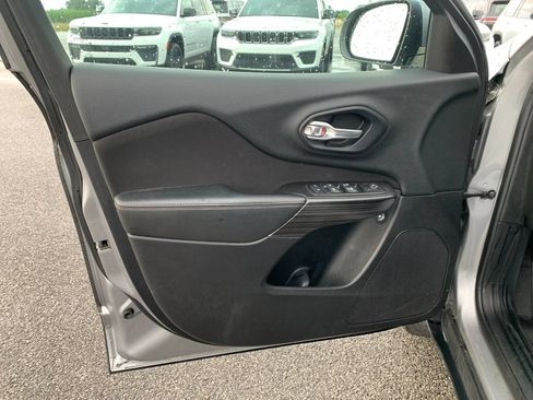 Used 2014 Jeep Cherokee Latitude w/ Comfort/Convenience Group AWD/4WD image 16