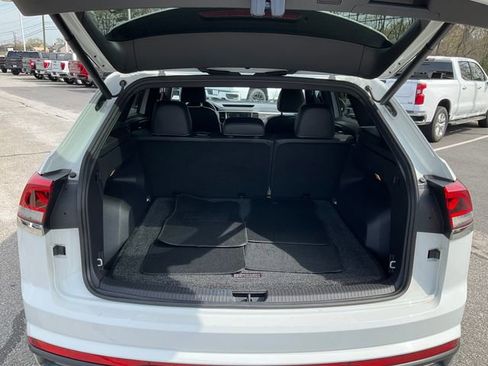 Used 2020 Volkswagen Atlas Cross Sport SE w/ Towing Package image 17