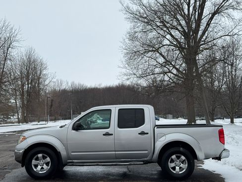 Used 2010 Nissan Frontier SE AWD/4WD image 9